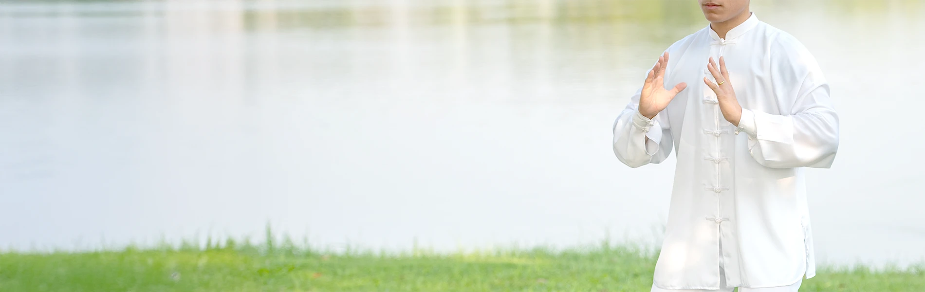 気功術を使う男性の写真