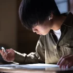 受験勉強する人の写真